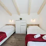 Three-bedroom In Suhi Potok * Jesenice (Split-Dalmatia)