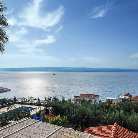 Three-bedroom In Suhi Potok Jesenice (Split-Dalmatia)