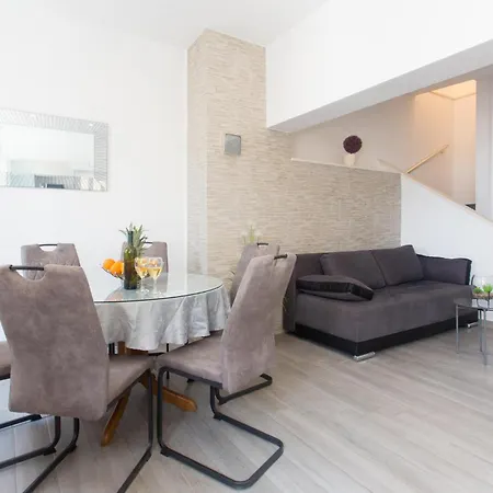 度假居 Three-bedroom In Suhi Potok *