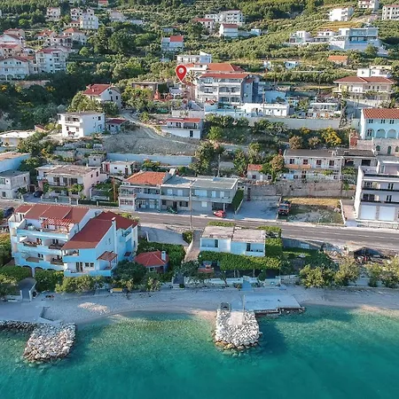 Casa de Férias Three-bedroom In Suhi Potok Jesenice (Split-Dalmatia)