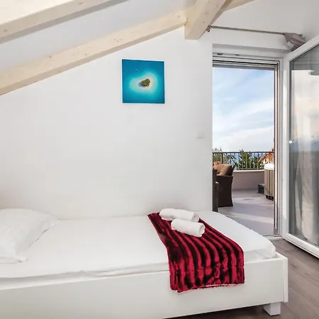 度假居 Three-bedroom In Suhi Potok 耶塞尼采