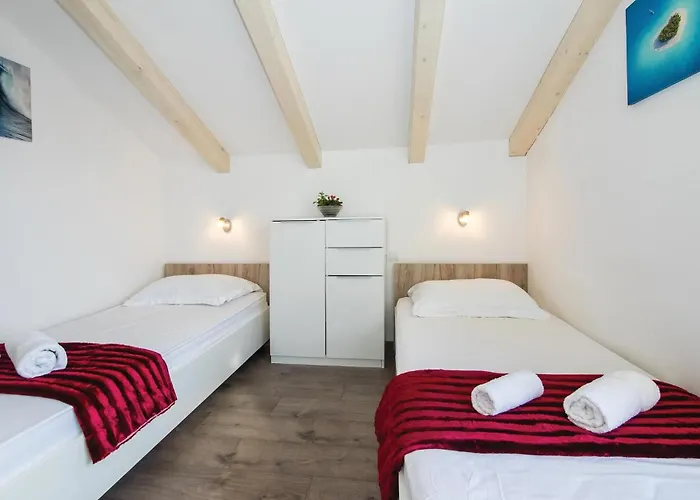 Three-bedroom In Suhi Potok * Jesenice (Split-Dalmatia)