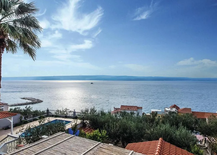 Three-bedroom In Suhi Potok Jesenice (Split-Dalmatia)