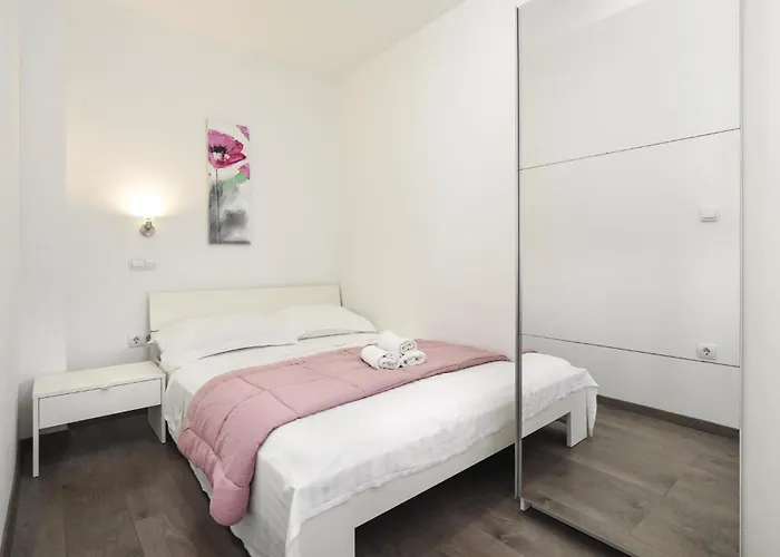 Three-bedroom In Suhi Potok Casa de Férias *