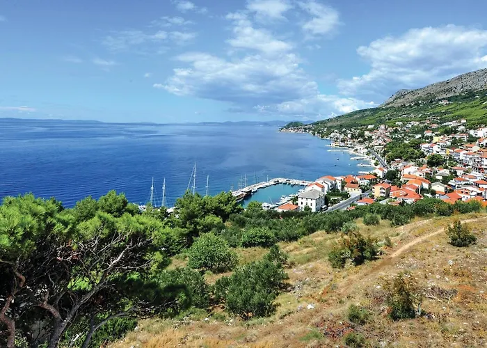 Three-bedroom In Suhi Potok Casa de Férias