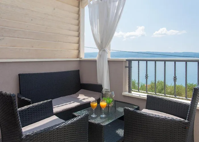 Three-bedroom In Suhi Potok Casa de Férias