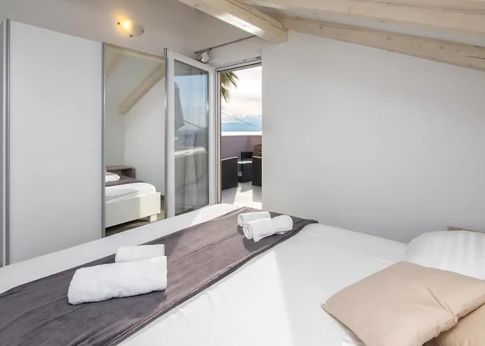 Three-bedroom In Suhi Potok Casa de Férias